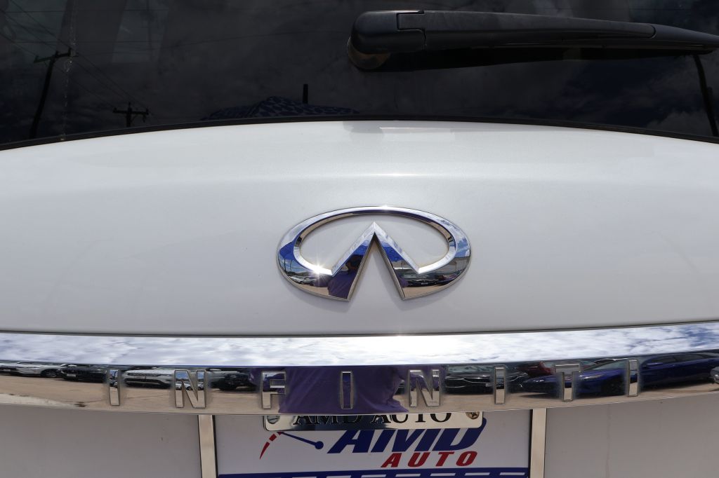 Photo 13 of this INFINITI QX80