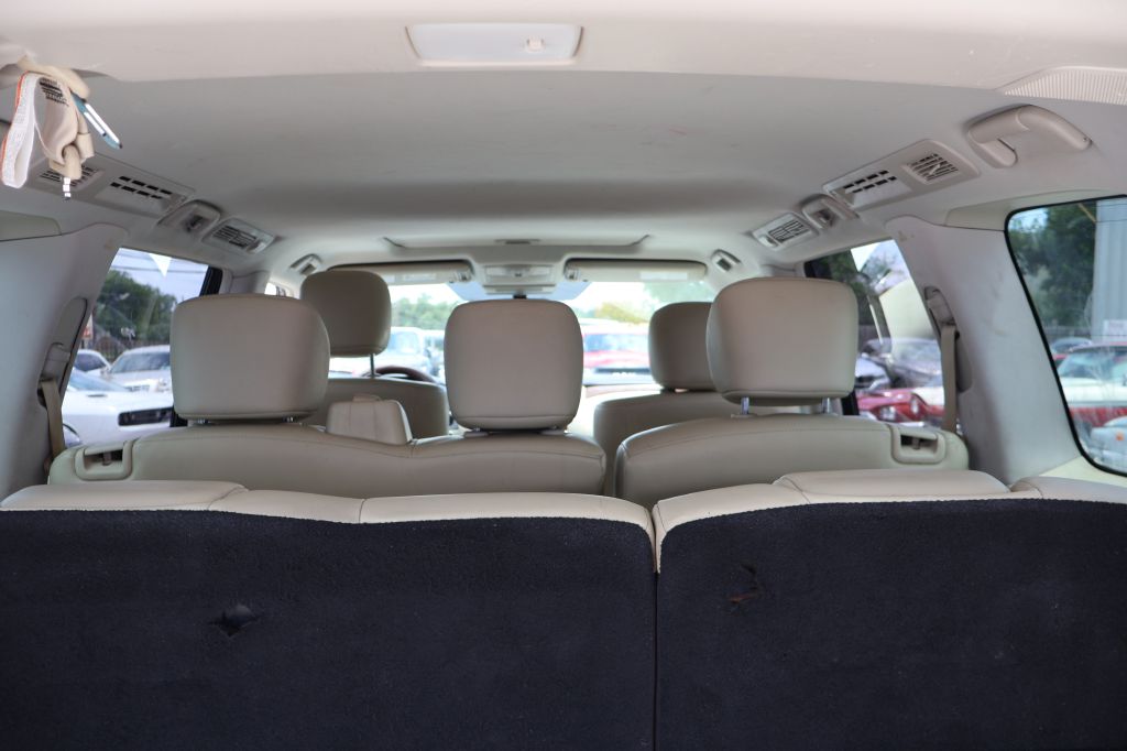 Photo 18 of this INFINITI QX80