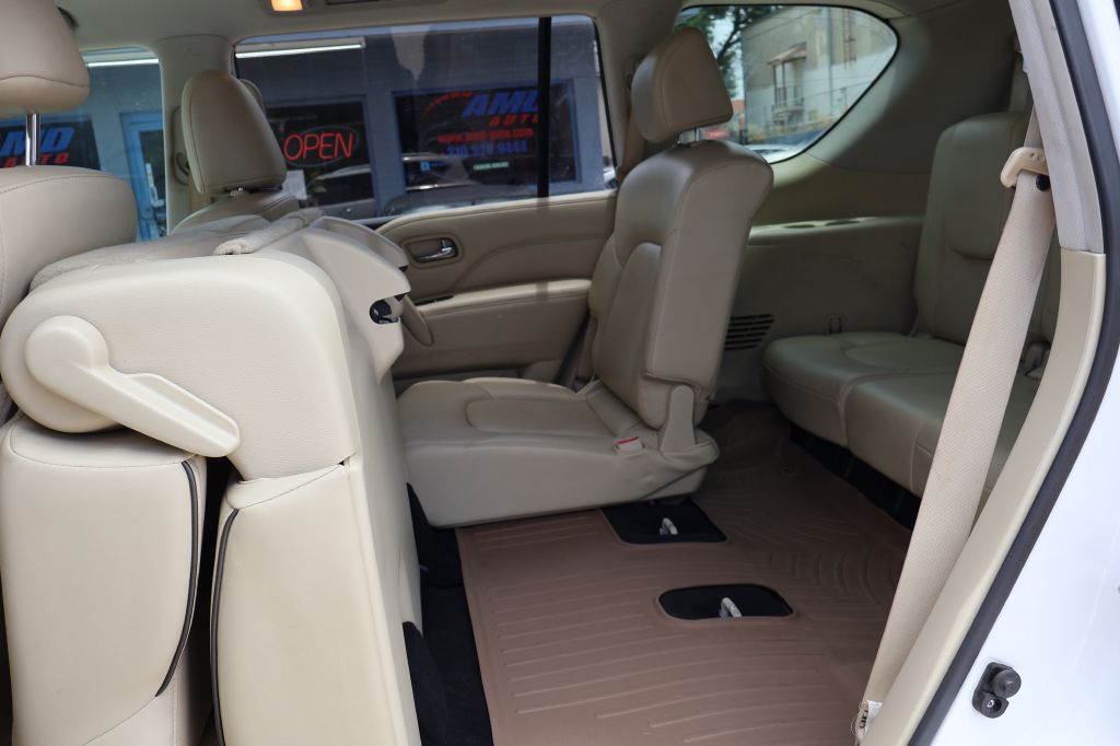 Photo 30 of this INFINITI QX80