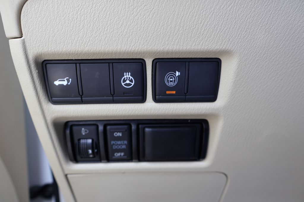 Photo 34 of this INFINITI QX80