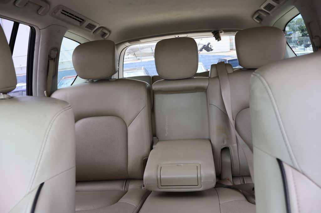 Photo 47 of this INFINITI QX80