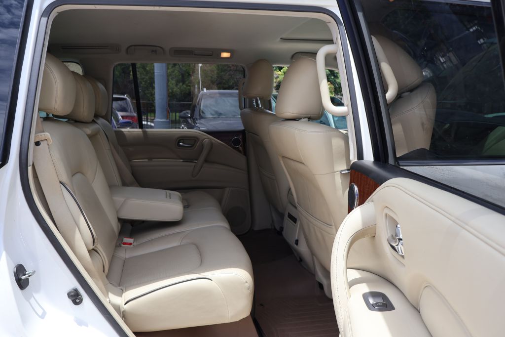 Photo 52 of this INFINITI QX80
