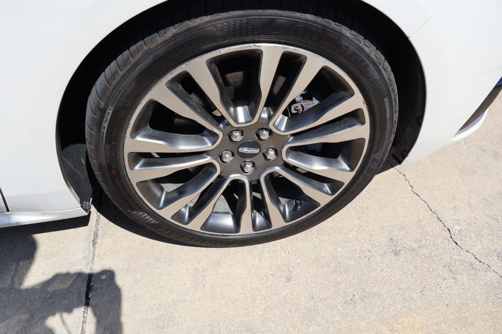 Photo 10 of this LINCOLN CONTINENTAL