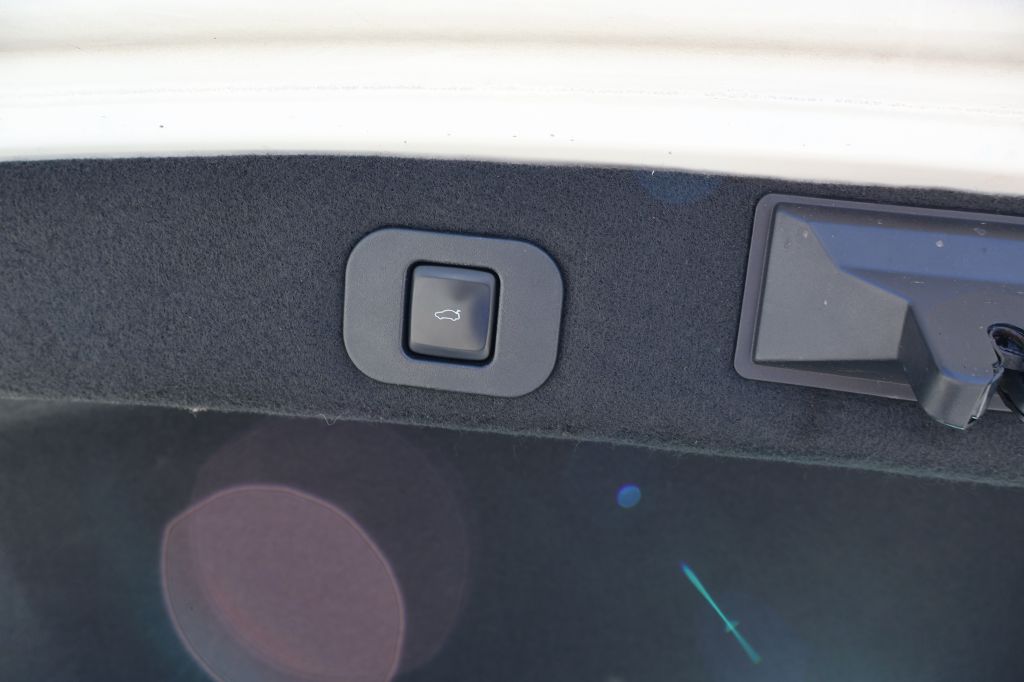 Photo 16 of this LINCOLN CONTINENTAL
