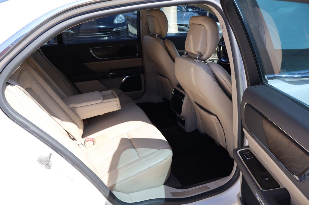 Photo 18 of this LINCOLN CONTINENTAL