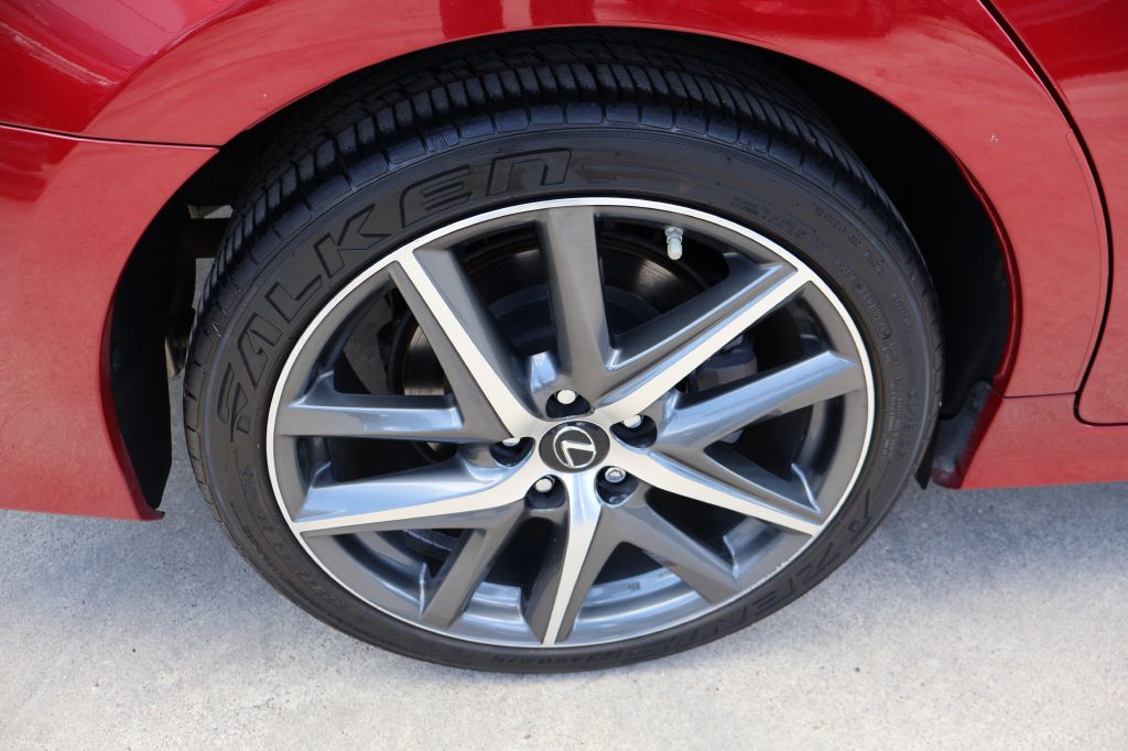 Photo 9 of this LEXUS GS