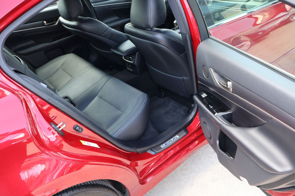 Photo 19 of this LEXUS GS