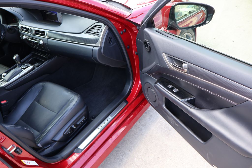 Photo 21 of this LEXUS GS