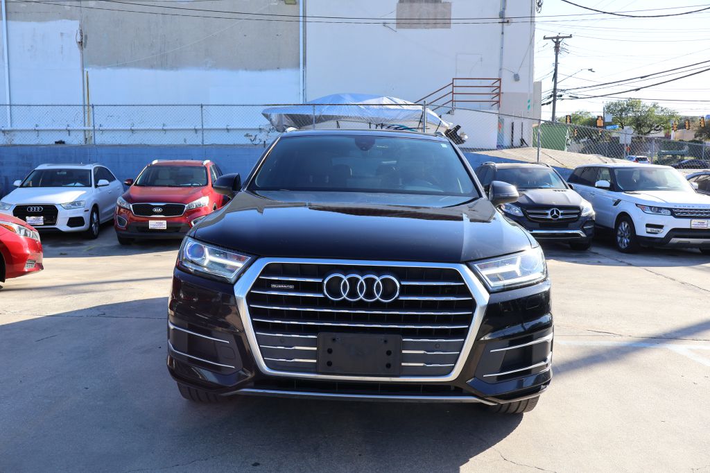 Photo 2 of this AUDI Q7