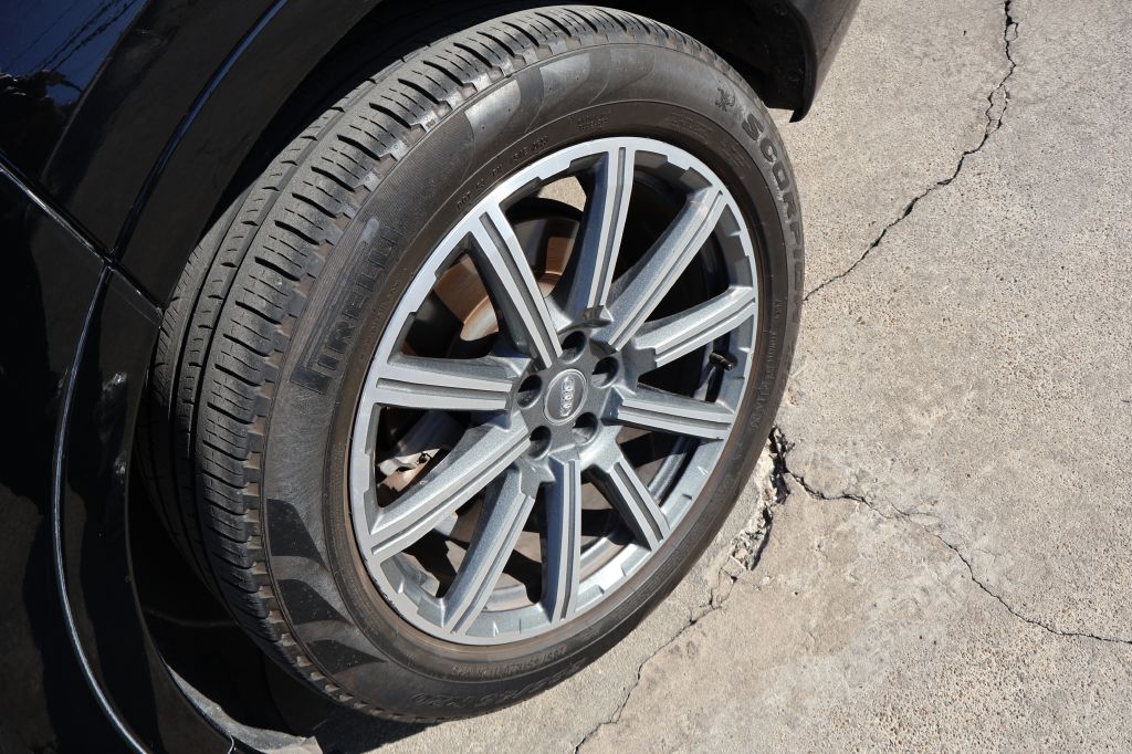 Photo 5 of this AUDI Q7