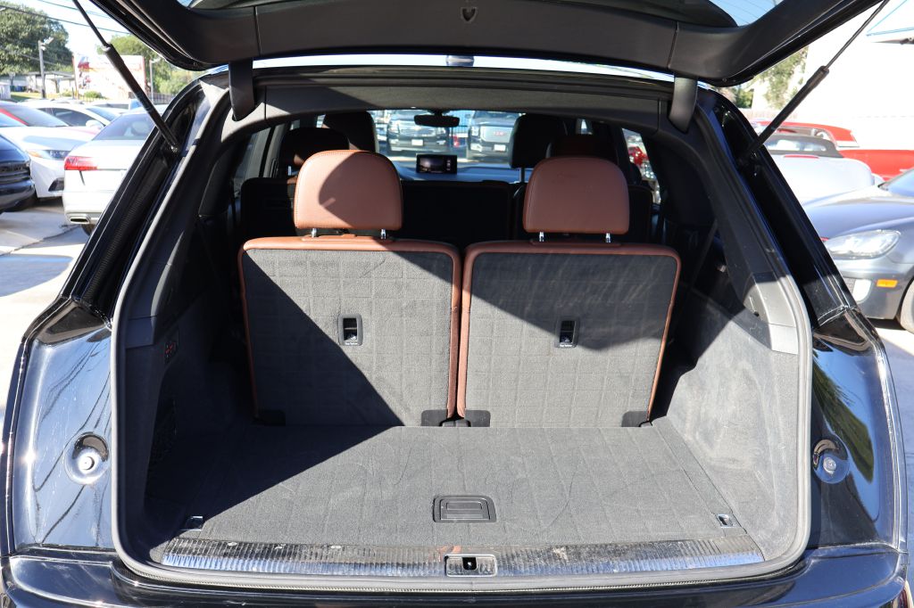 Photo 10 of this AUDI Q7