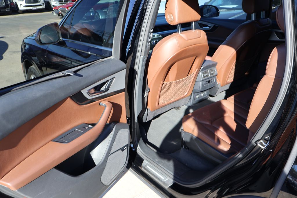 Photo 16 of this AUDI Q7