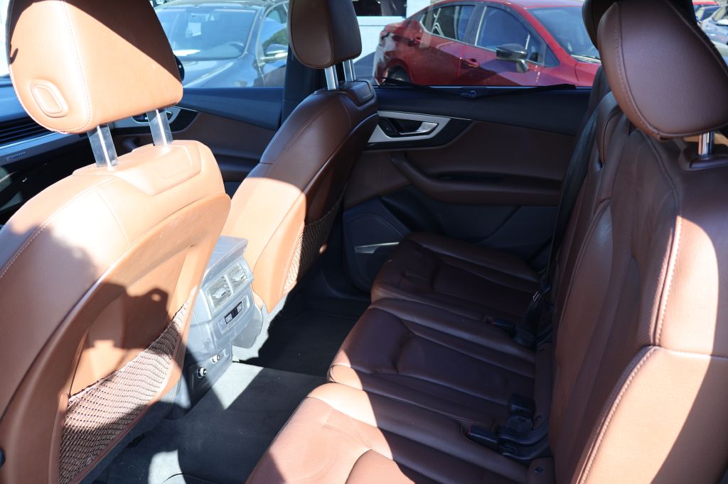 Photo 17 of this AUDI Q7