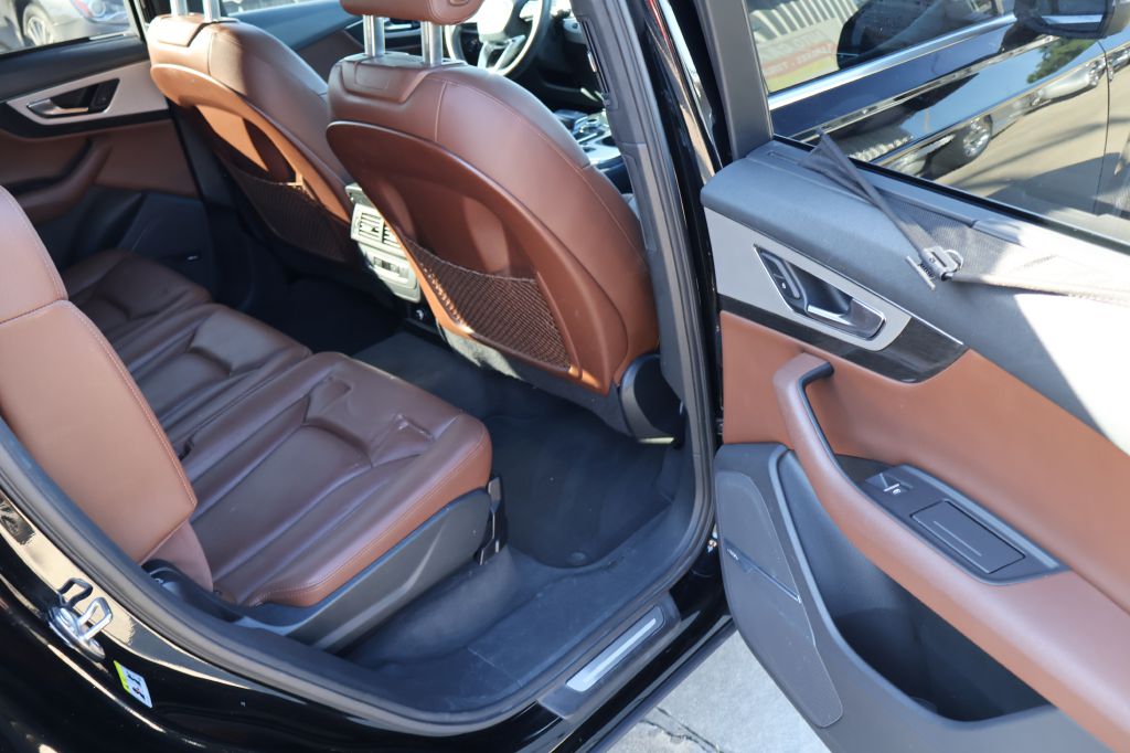 Photo 18 of this AUDI Q7