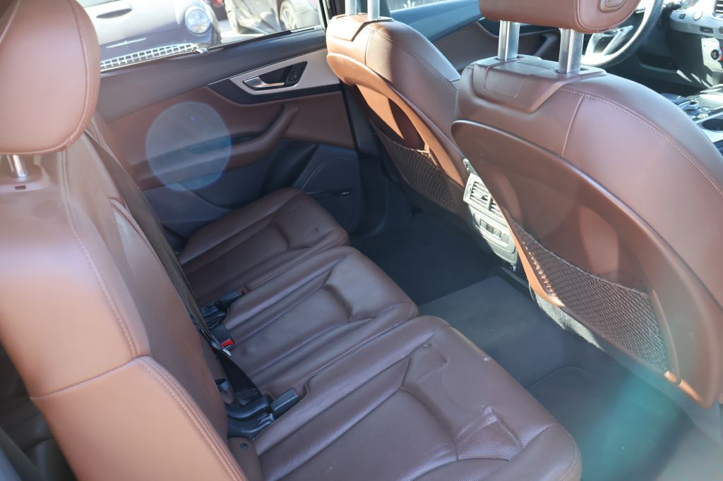Photo 19 of this AUDI Q7
