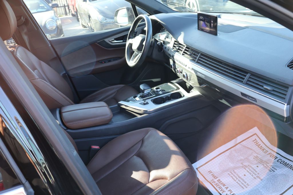 Photo 21 of this AUDI Q7
