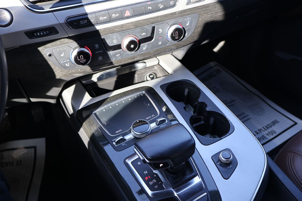 Photo 25 of this AUDI Q7