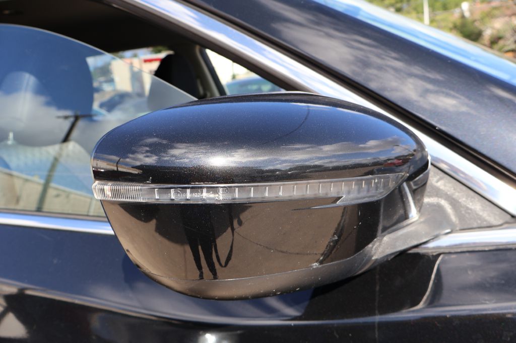 Photo 10 of this NISSAN ROGUE