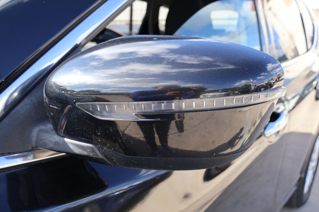 Photo 17 of this NISSAN ROGUE