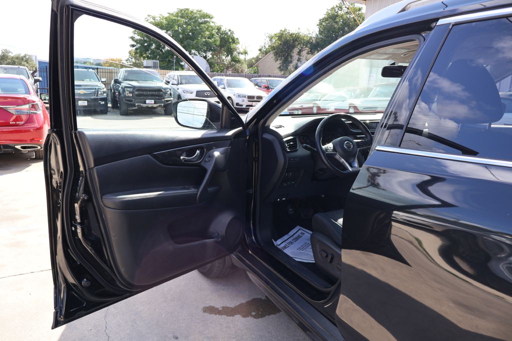 Photo 23 of this NISSAN ROGUE