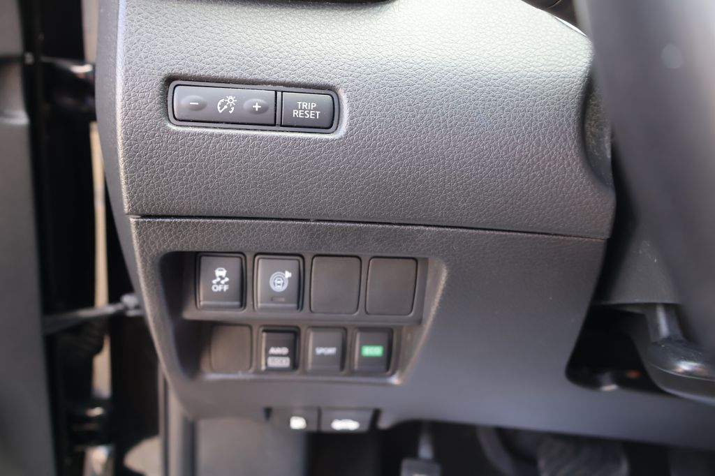 Photo 31 of this NISSAN ROGUE