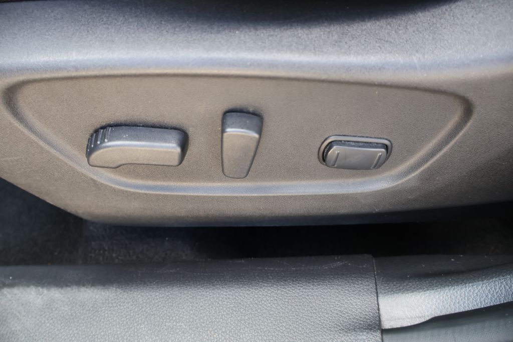 Photo 35 of this NISSAN ROGUE