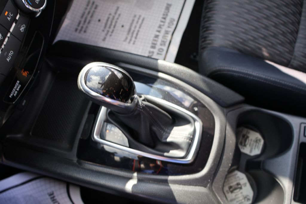 Photo 39 of this NISSAN ROGUE