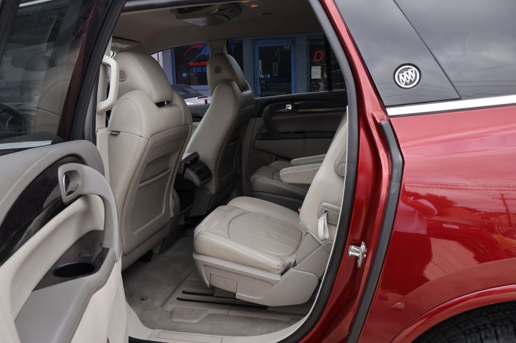 Photo 30 of this BUICK ENCLAVE