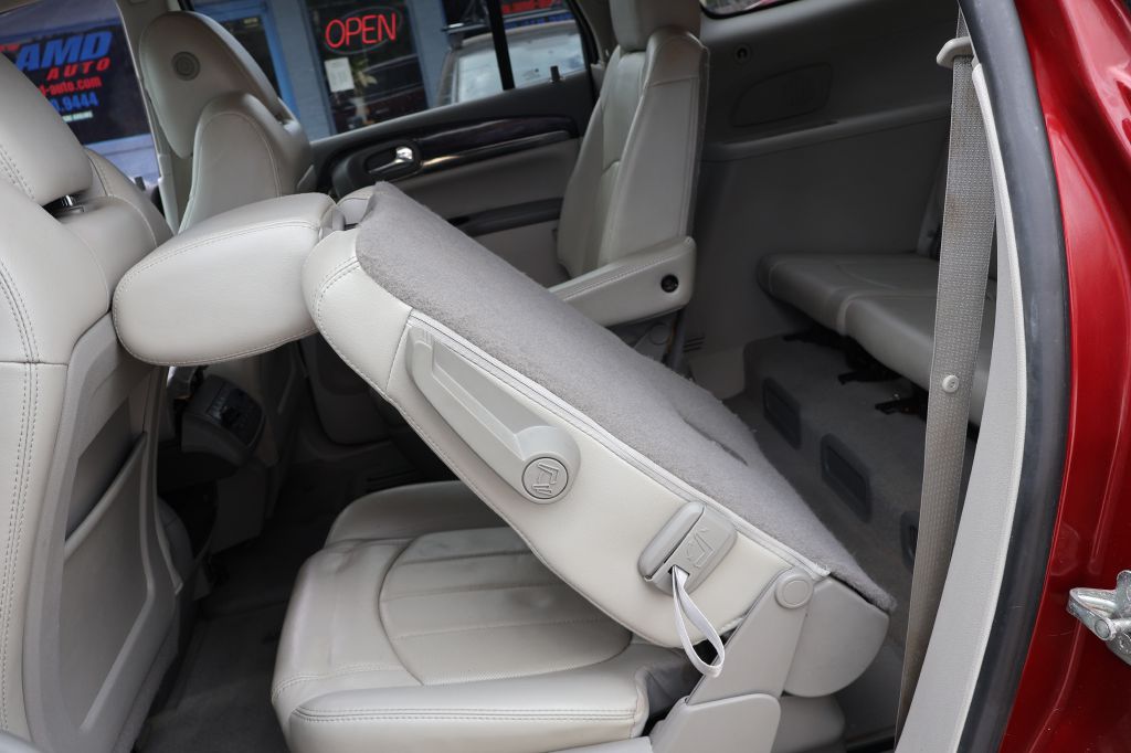 Photo 31 of this BUICK ENCLAVE