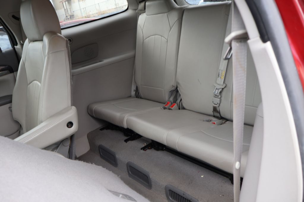 Photo 32 of this BUICK ENCLAVE