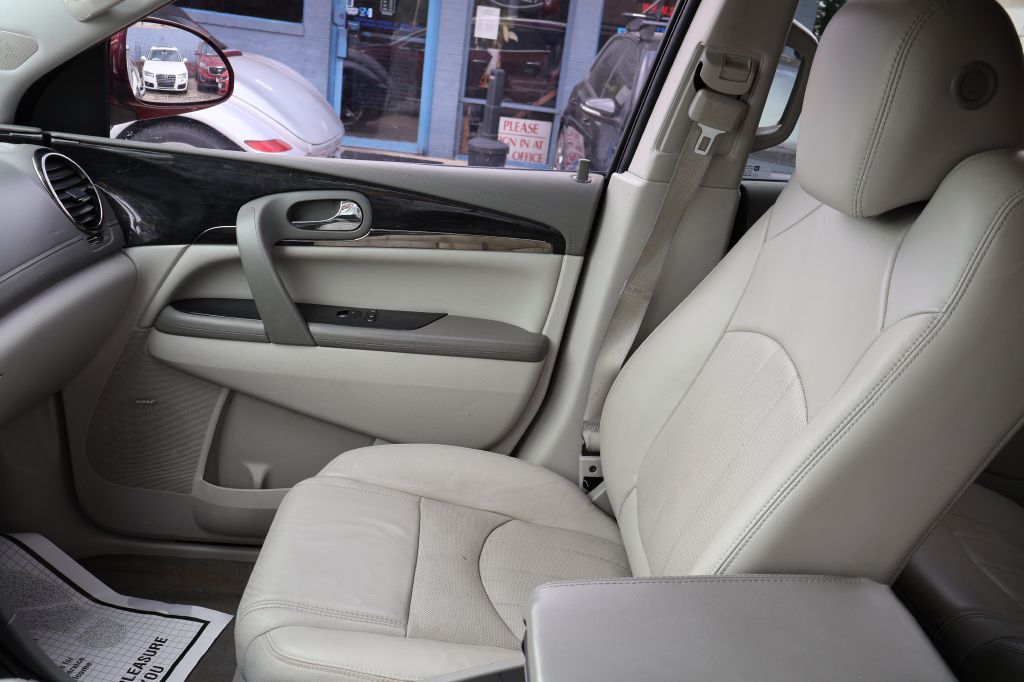 Photo 40 of this BUICK ENCLAVE