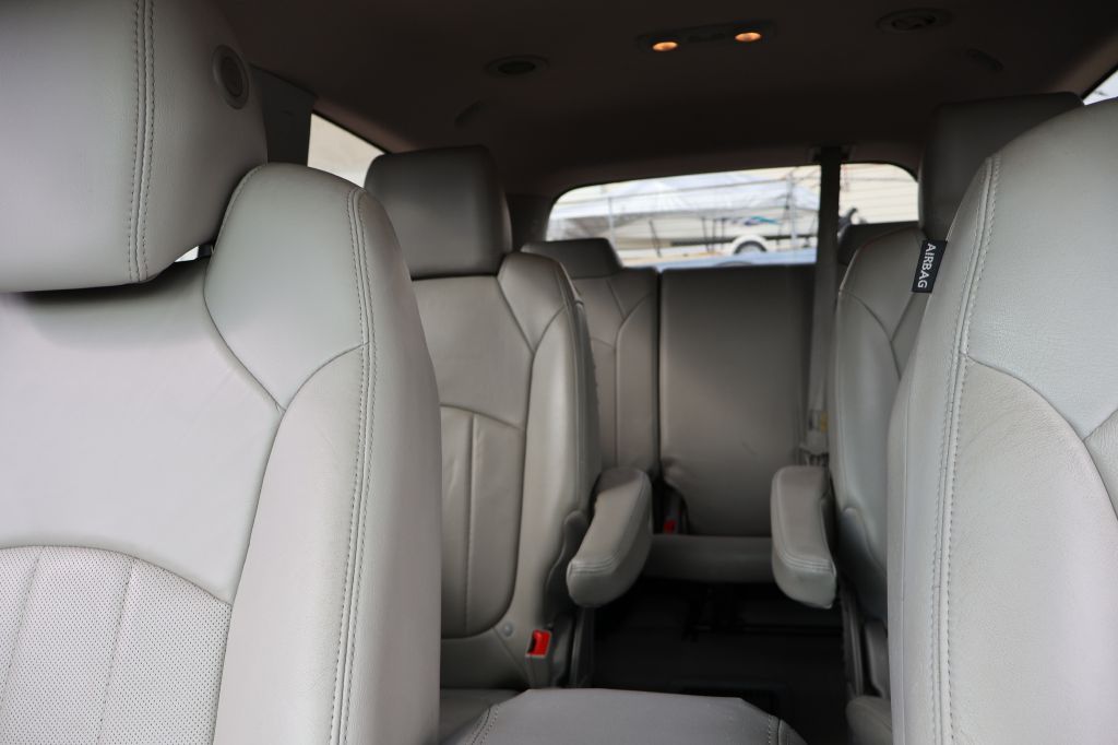 Photo 42 of this BUICK ENCLAVE