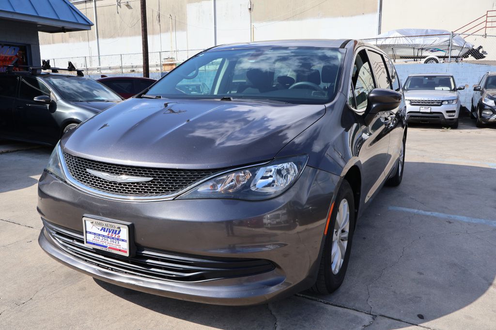 Photo 3 of this CHRYSLER PACIFICA