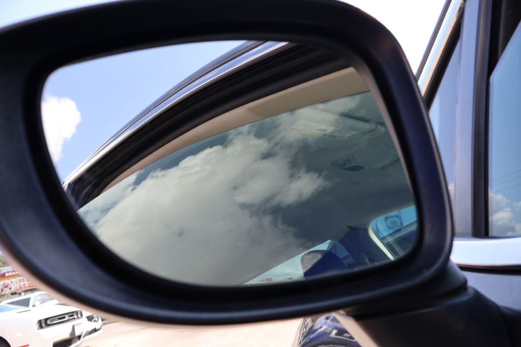 Photo 12 of this CHRYSLER PACIFICA
