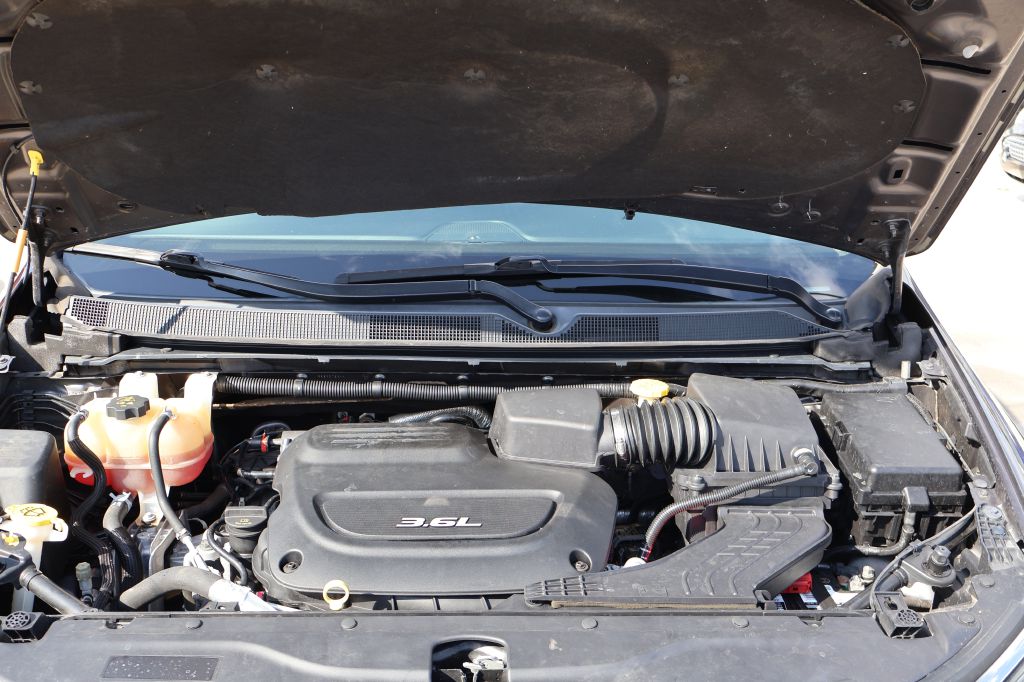 Photo 14 of this CHRYSLER PACIFICA