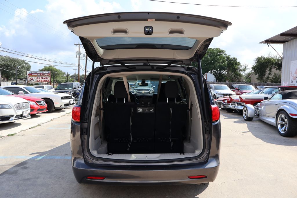 Photo 17 of this CHRYSLER PACIFICA