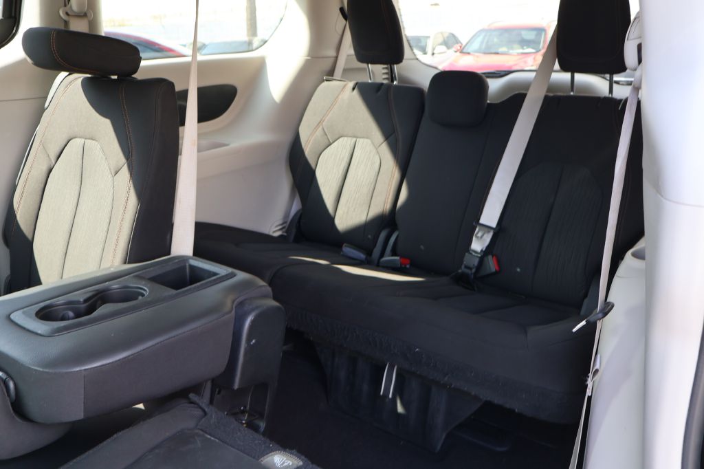Photo 27 of this CHRYSLER PACIFICA