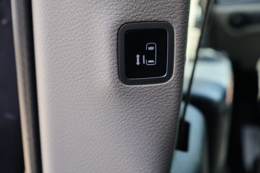 Photo 28 of this CHRYSLER PACIFICA