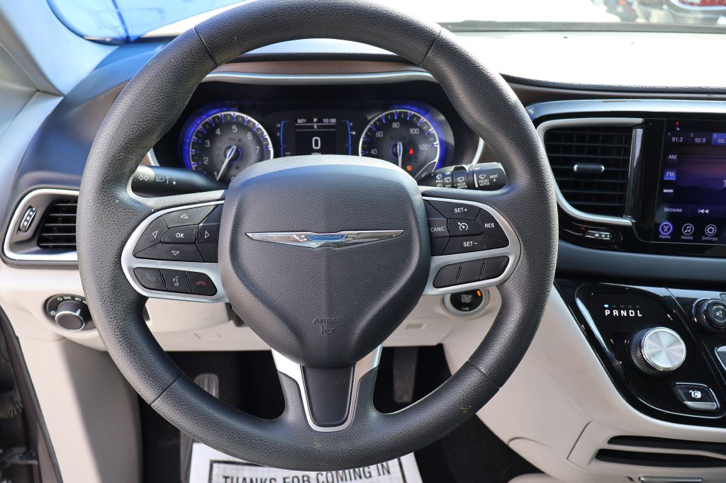Photo 30 of this CHRYSLER PACIFICA