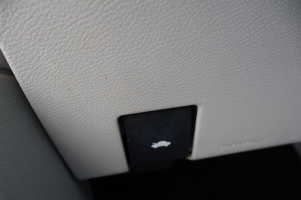 Photo 32 of this CHRYSLER PACIFICA