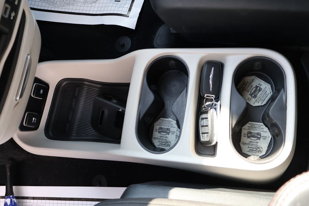 Photo 39 of this CHRYSLER PACIFICA