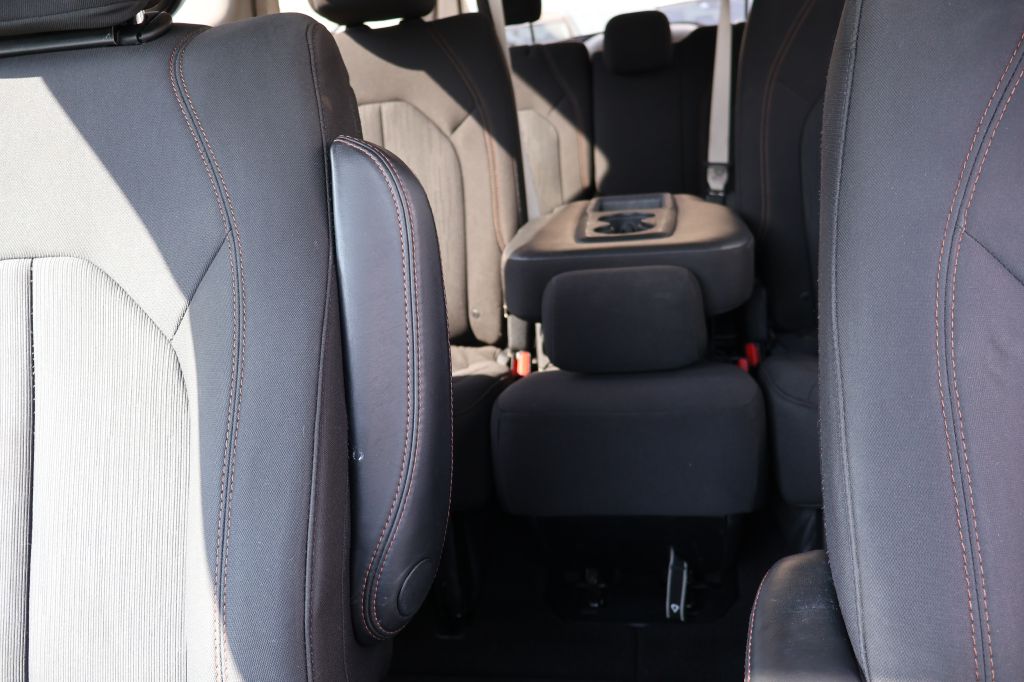 Photo 42 of this CHRYSLER PACIFICA