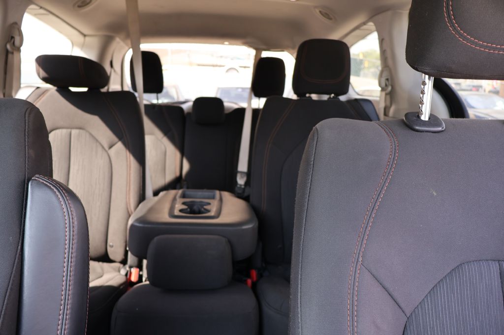 Photo 43 of this CHRYSLER PACIFICA