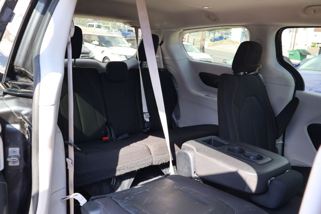 Photo 46 of this CHRYSLER PACIFICA