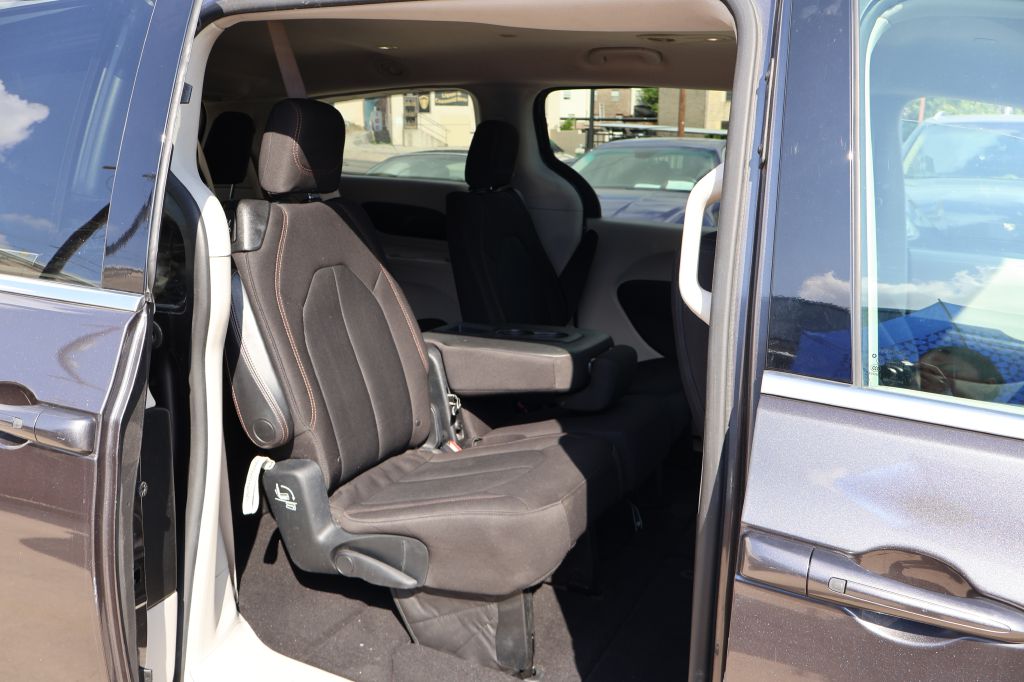Photo 49 of this CHRYSLER PACIFICA