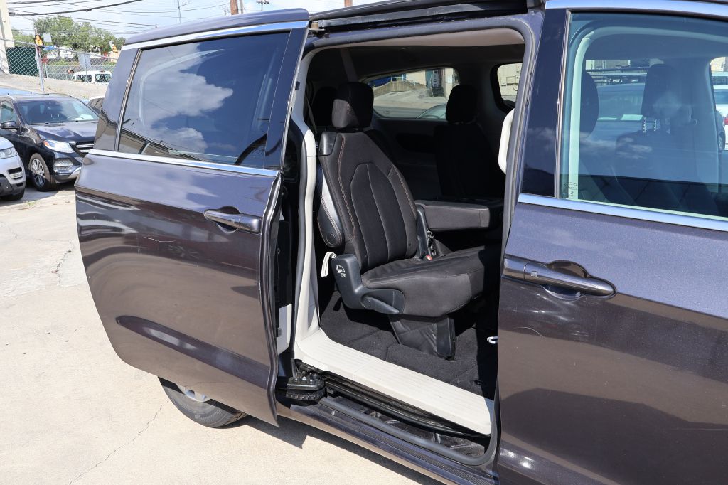 Photo 50 of this CHRYSLER PACIFICA