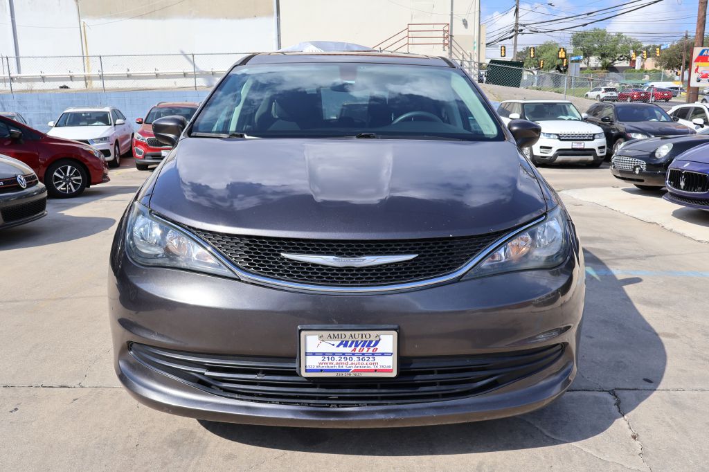 Photo 2 of this CHRYSLER PACIFICA