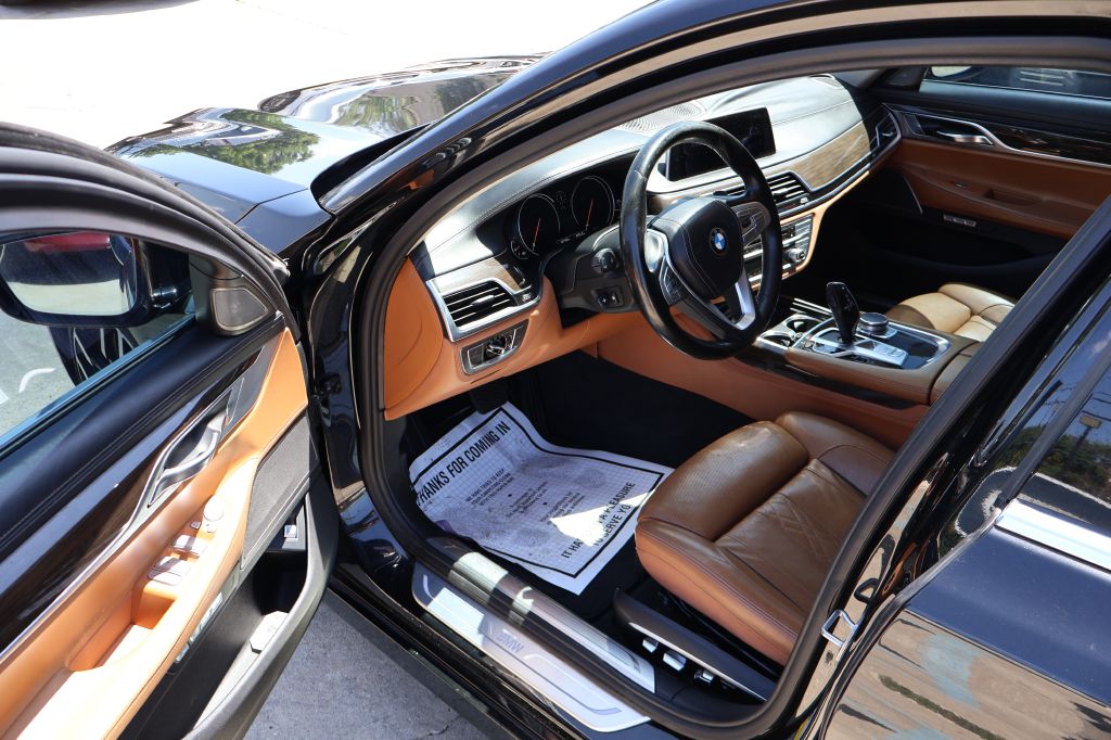 Photo 13 of this BMW 740