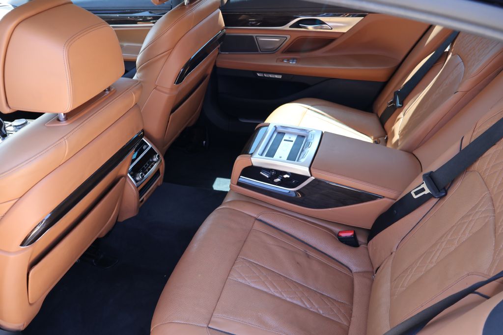Photo 16 of this BMW 740