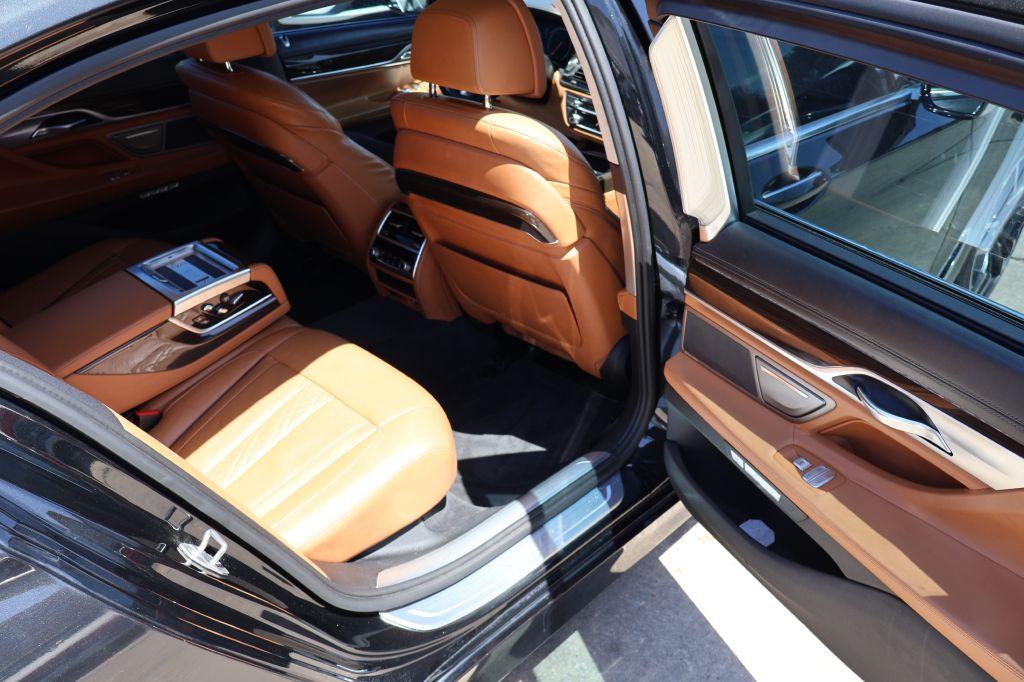 Photo 17 of this BMW 740